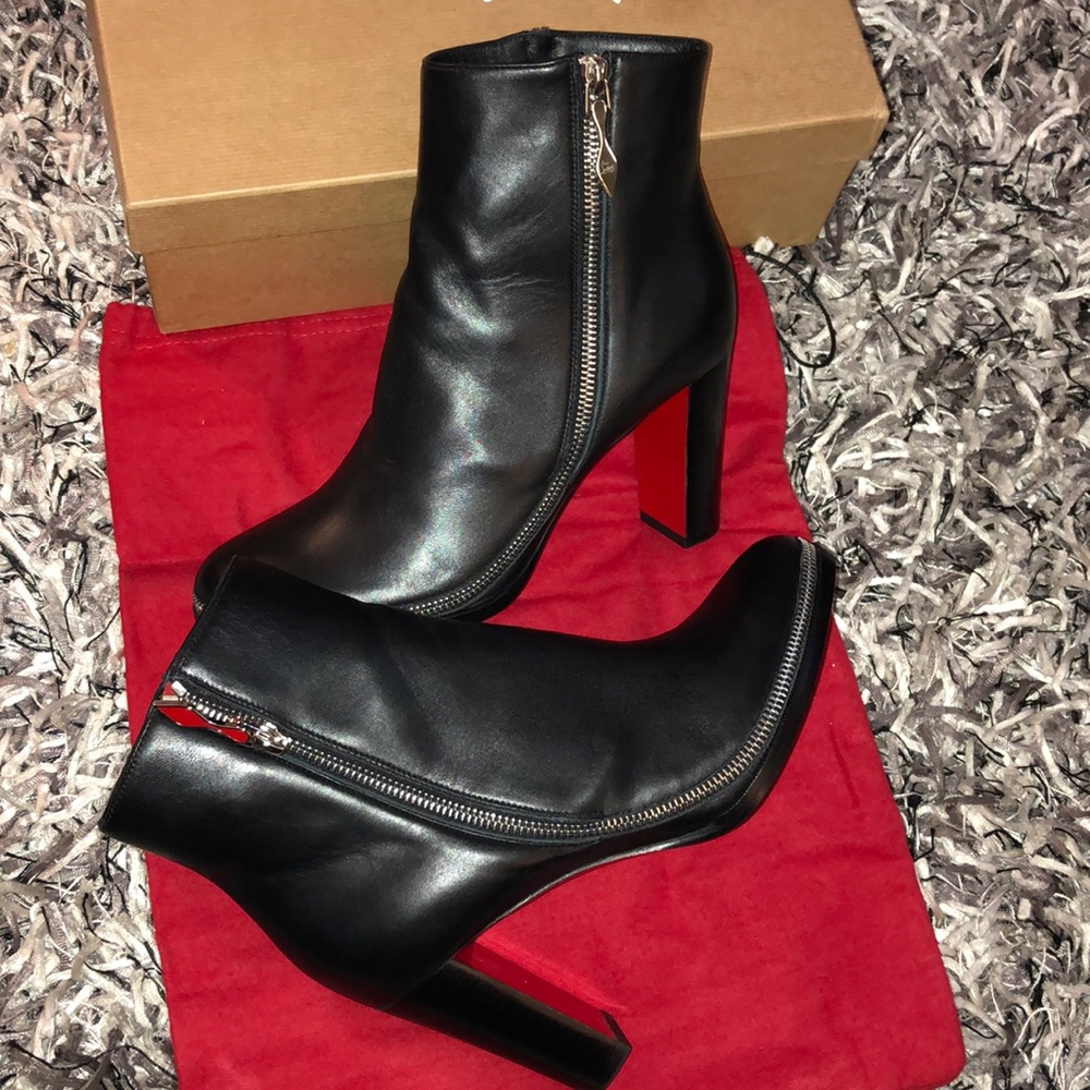 Christian Louboutin zip bootie